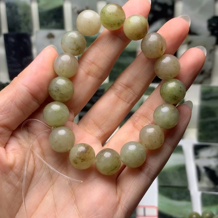 独山玉未镶嵌颈饰