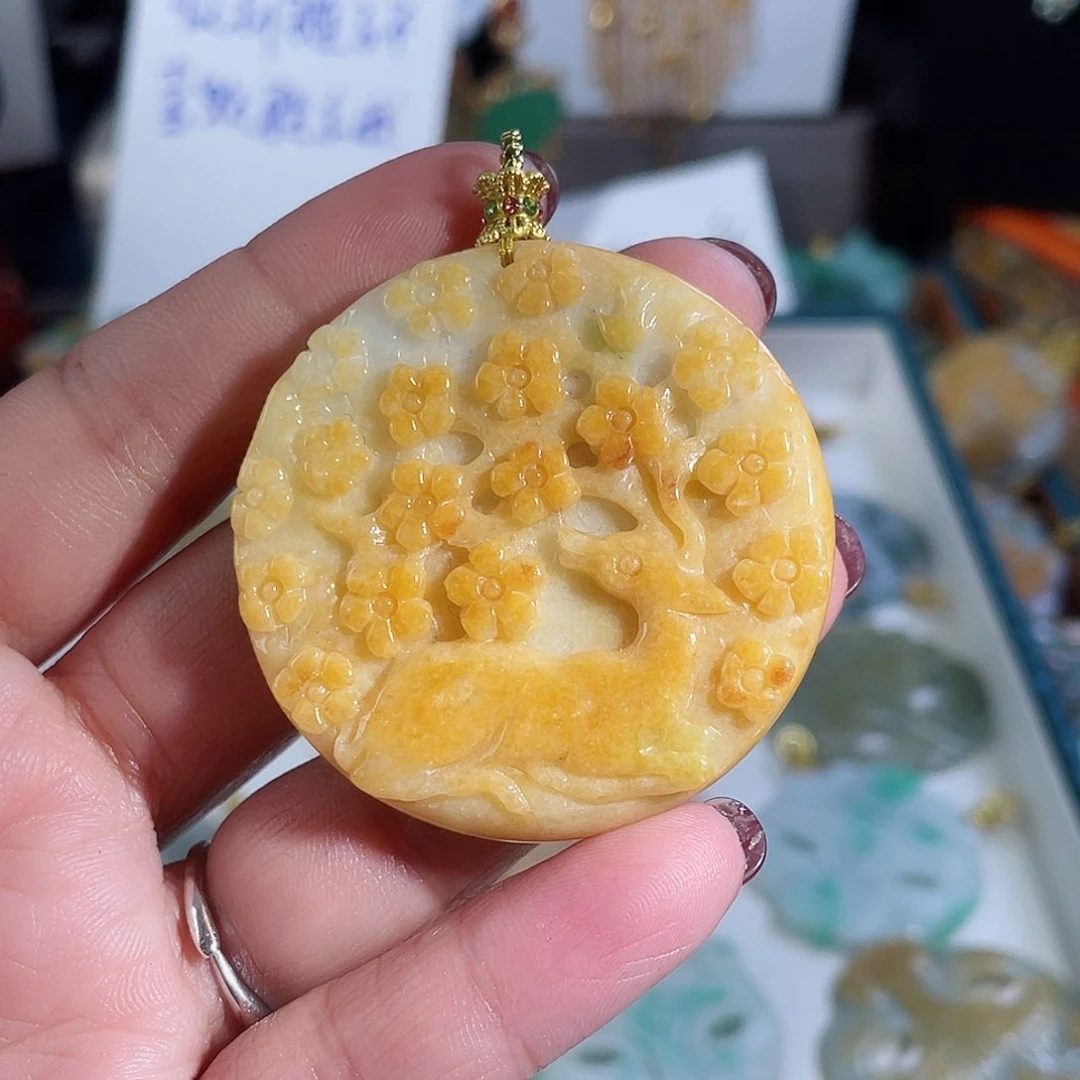 翡翠颈饰未镶嵌翡翠黄鹿