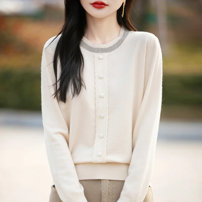 春季新款一线成衣领口镶钻包扣宽松上衣圆领针织衫