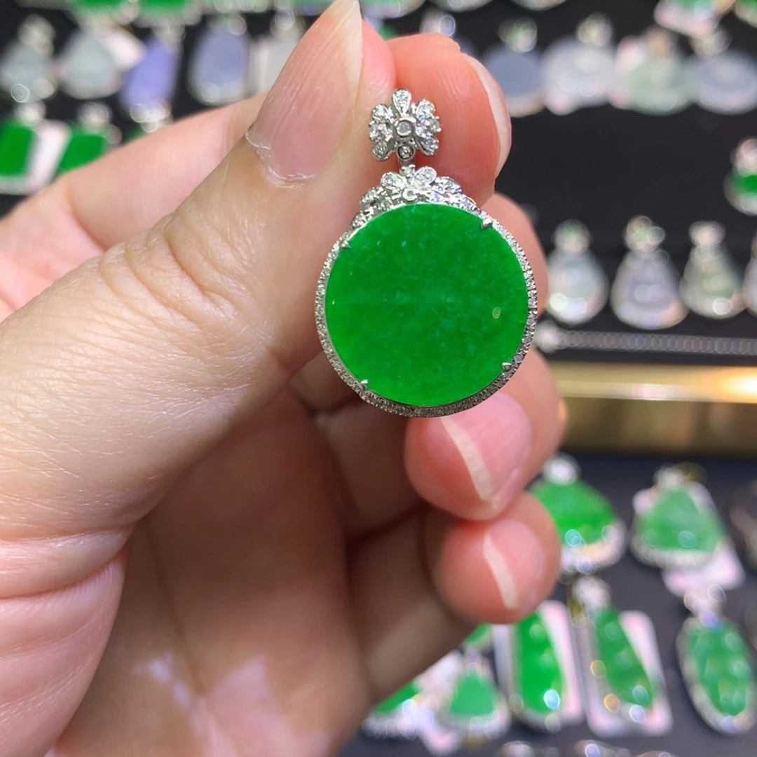 翡翠18K金镶嵌吊坠(不含链)飘