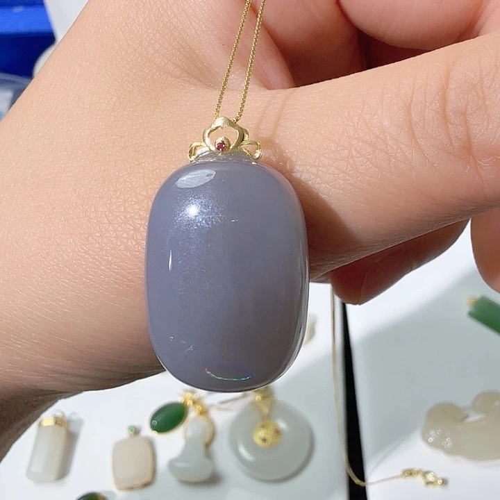 和田玉18K金镶嵌颈饰