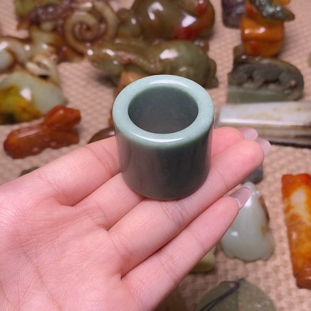 未镶嵌蛇纹石玉颈饰