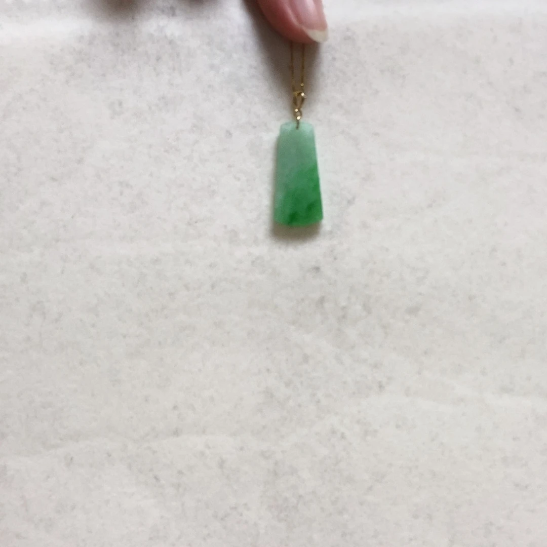 翡翠颈饰18K金镶嵌简单