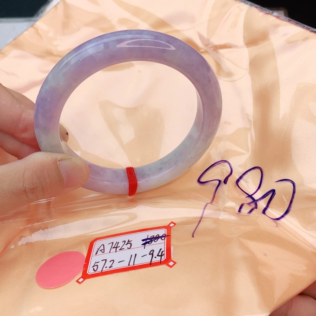 翡翠手镯未镶嵌翡翠