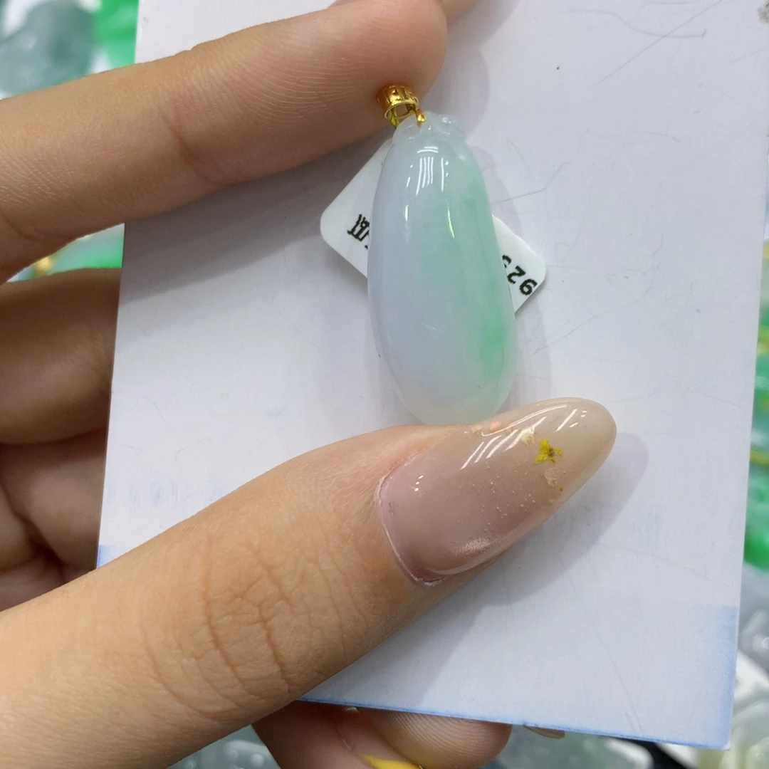 颈饰18K金镶嵌翡翠