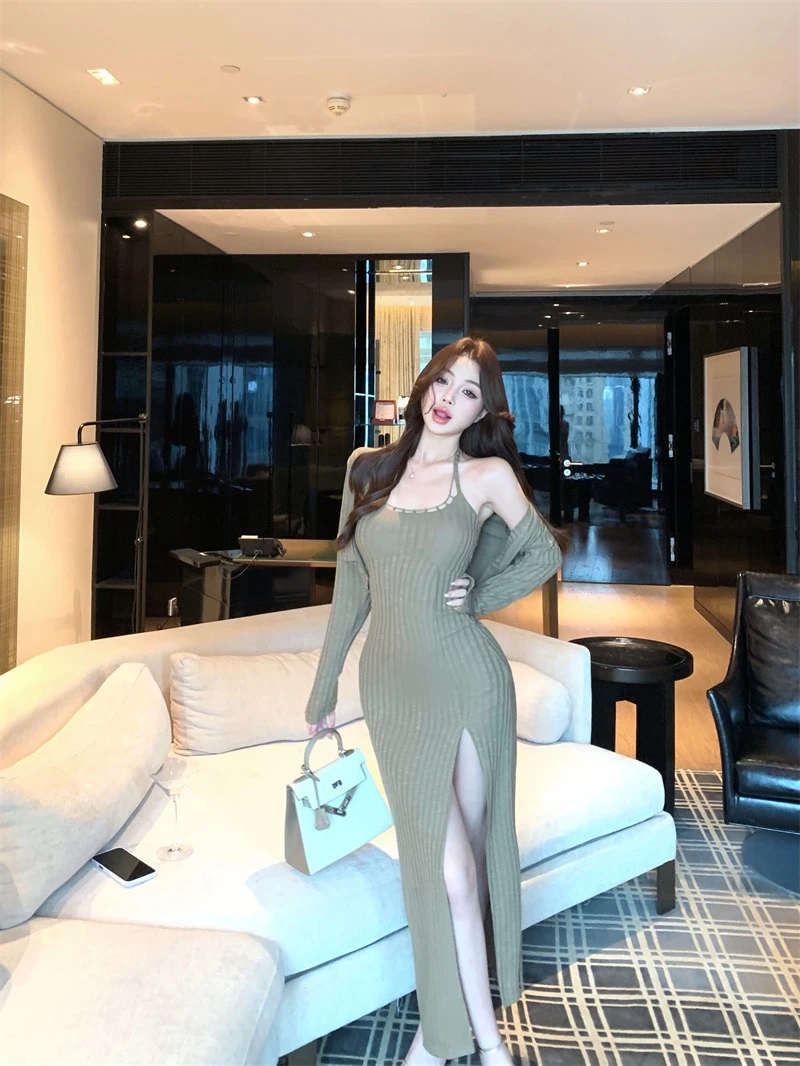 纯欲露背挂脖连衣裙开叉包臀裙女秋季穿搭套装长袖针织开衫两件套