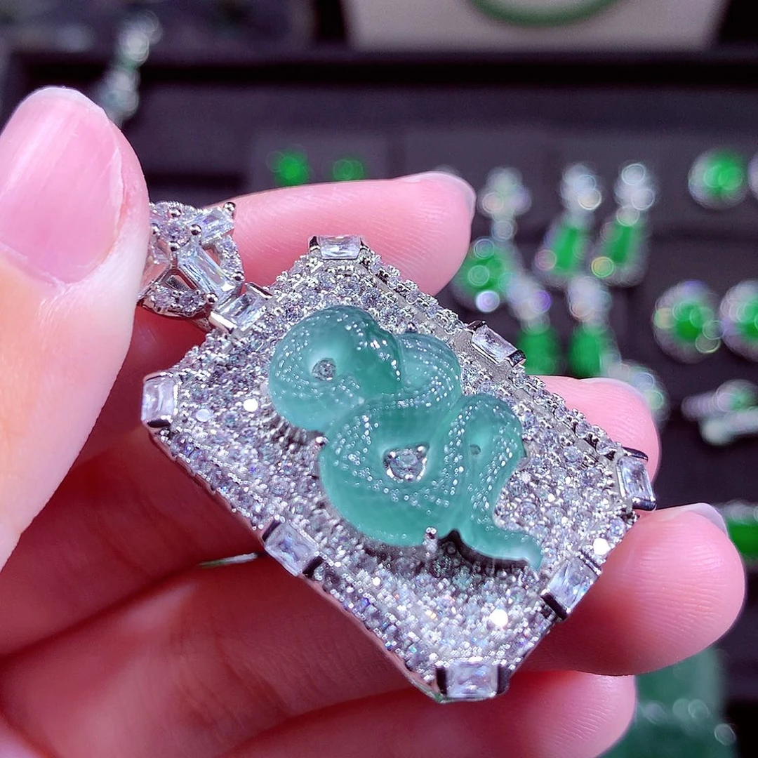 颈饰未镶嵌翡翠天然