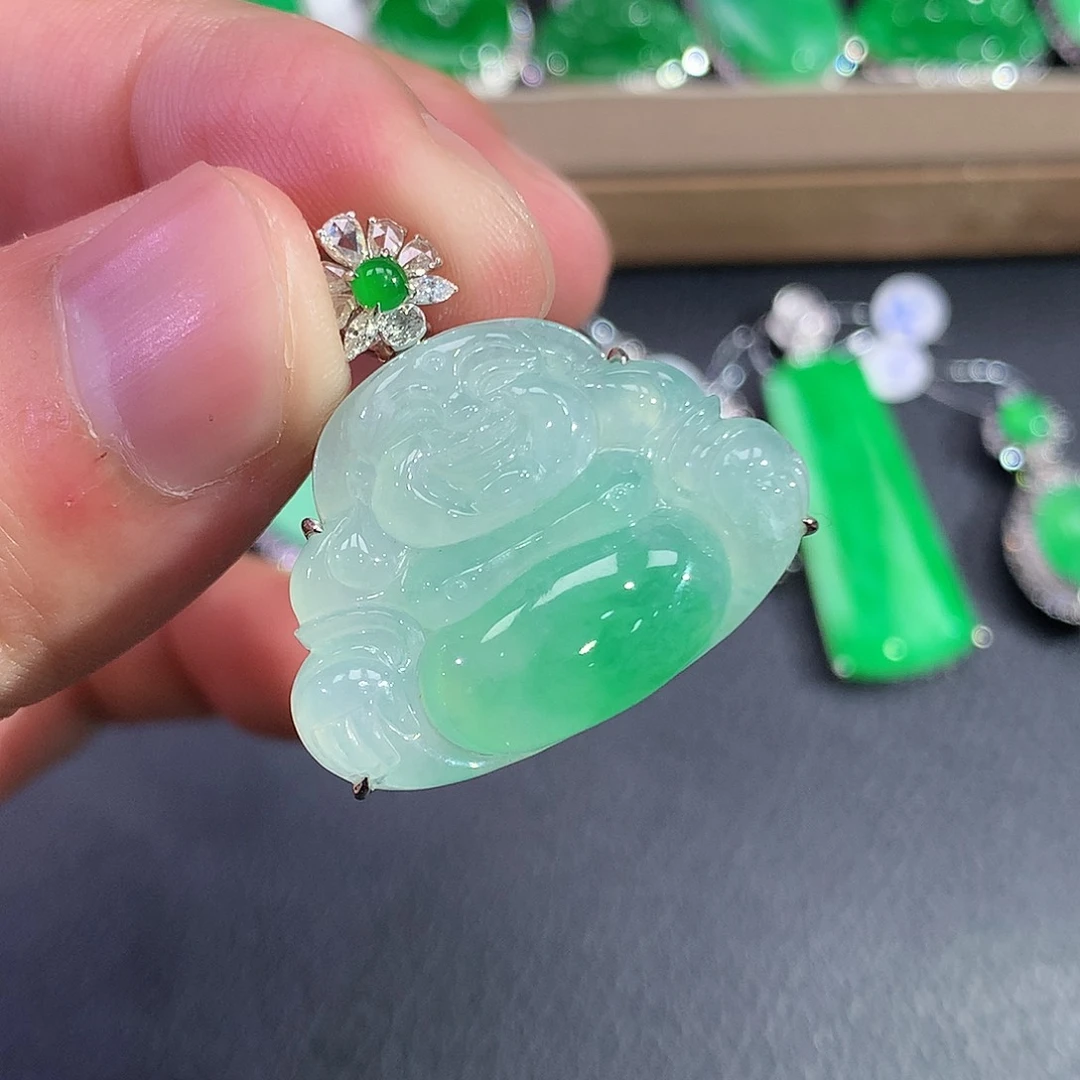 翡翠吊坠(赠链)18K金镶嵌
