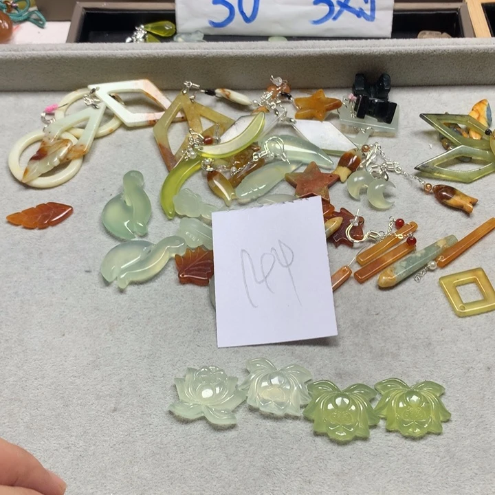 欧***棠蛇纹石玉未镶嵌耳钉