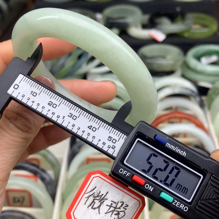 蛇纹石玉未镶嵌手镯325