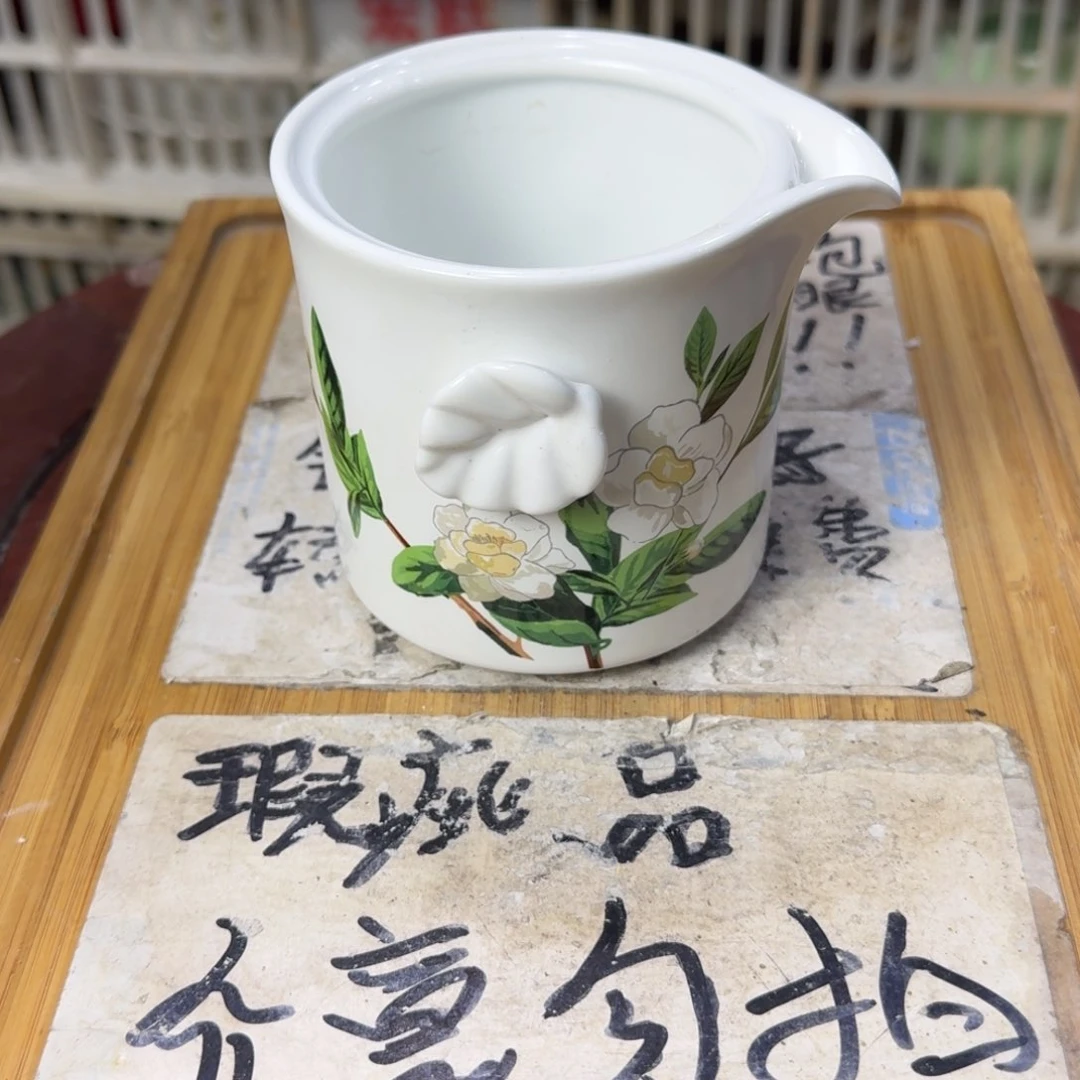 瑕疵介意勿拍陶瓷器皿A162
