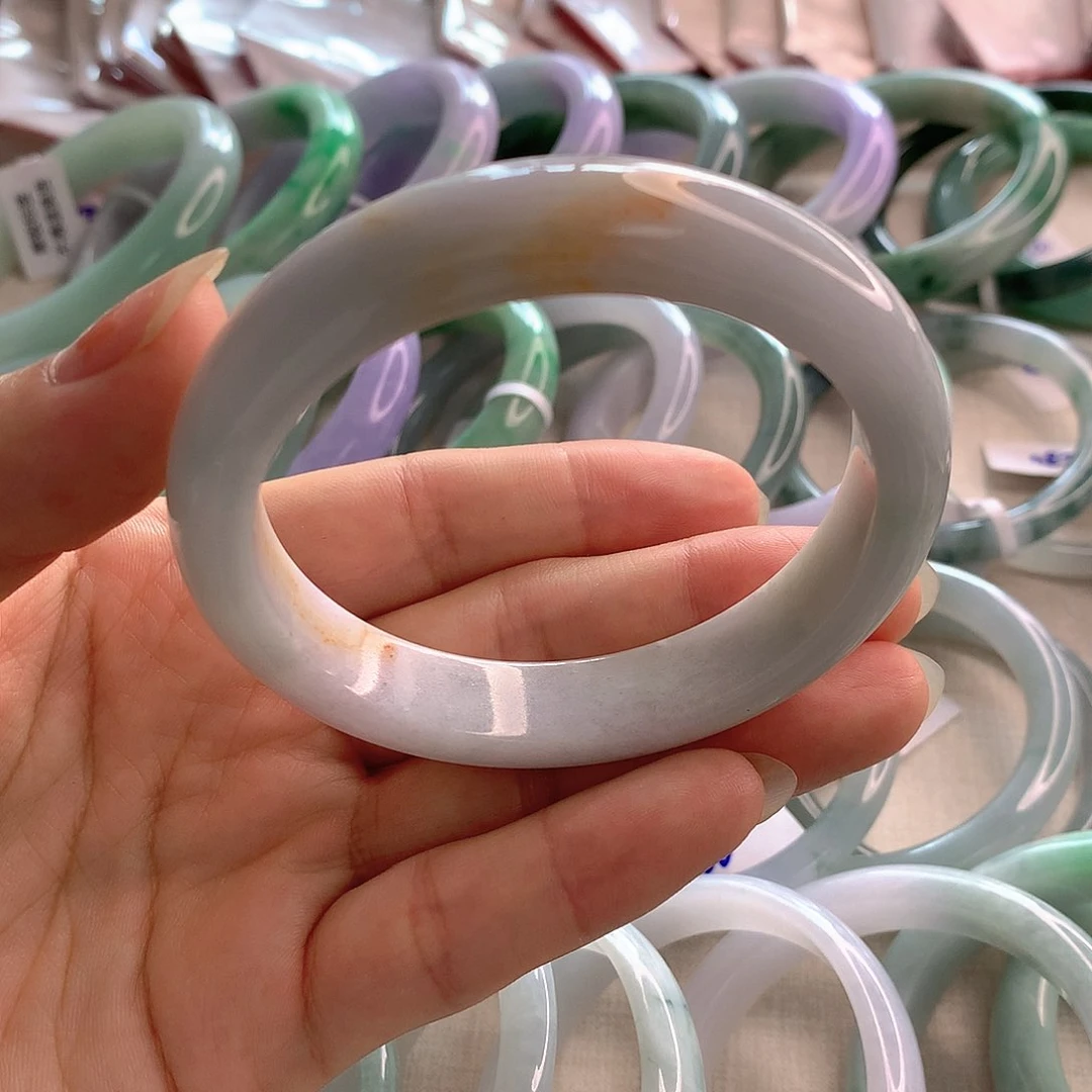 翡翠手镯未镶嵌牛奶底撒金58