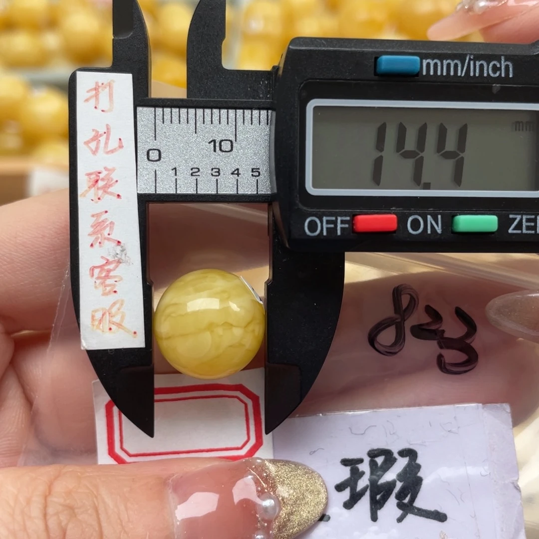 蜜蜡裸石未镶嵌大瑕