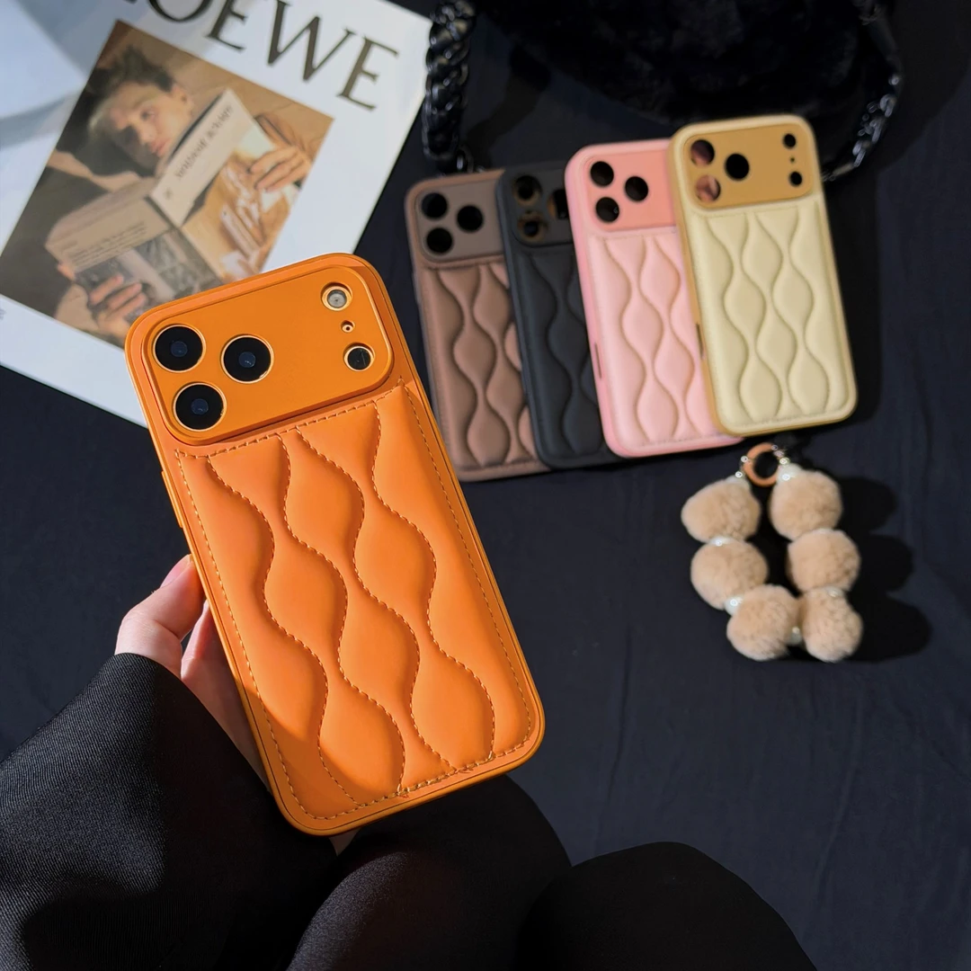 ins风秋冬羽绒服皮质手机壳适用苹果17promax简约高颜值16带手环
