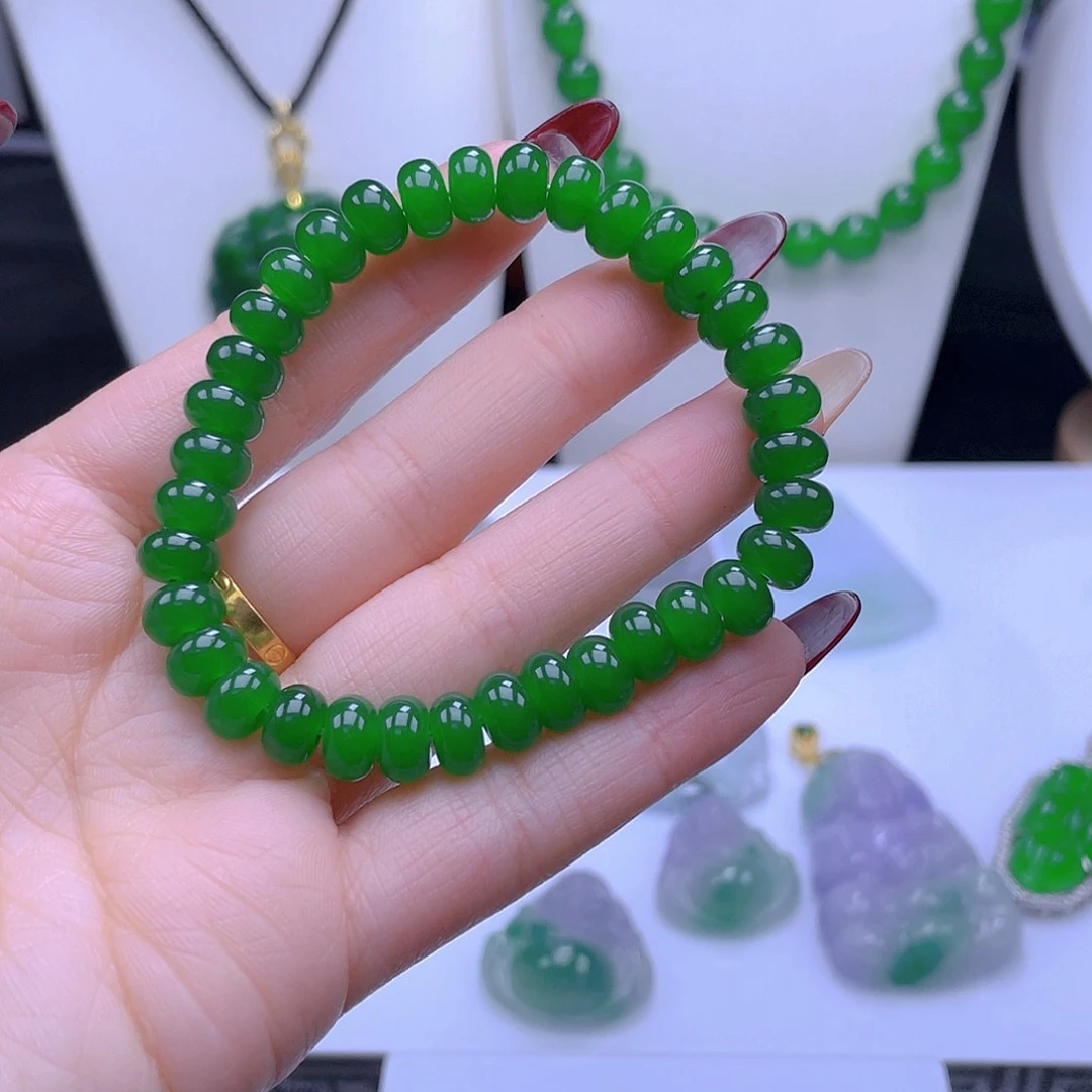 翡翠吊坠(赠链)未镶嵌