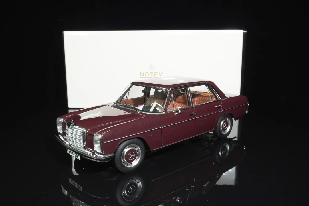 NOREV 1/18 奔驰 Mercedes-Benz 200 1968款合金汽车模型收藏摆件