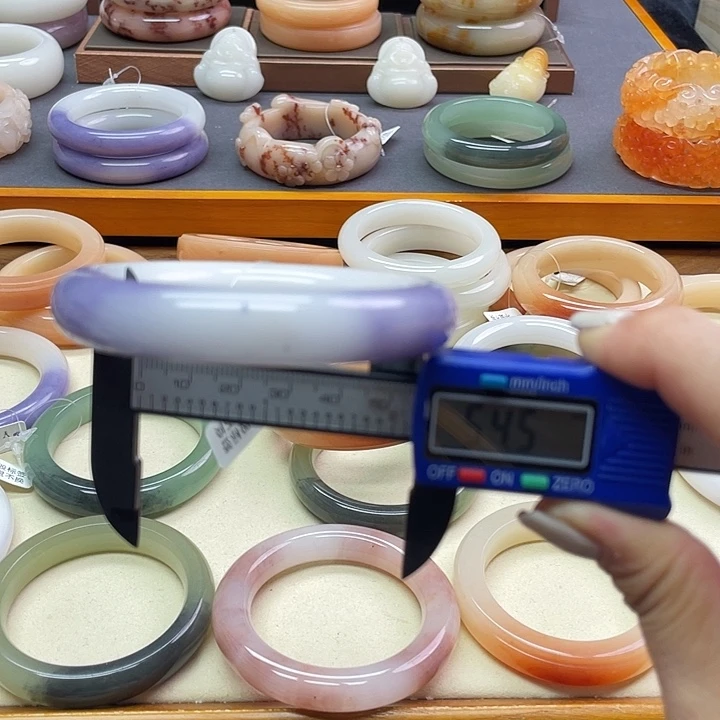 未镶嵌手镯石英质玉