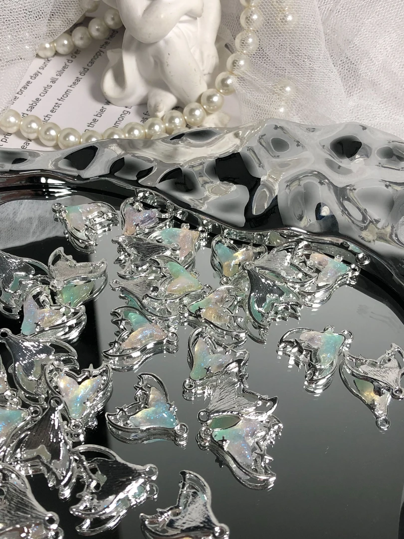 雨宝严选· DIY P384 全铜高保色银绿色人鱼单吊环绕设计感吊坠