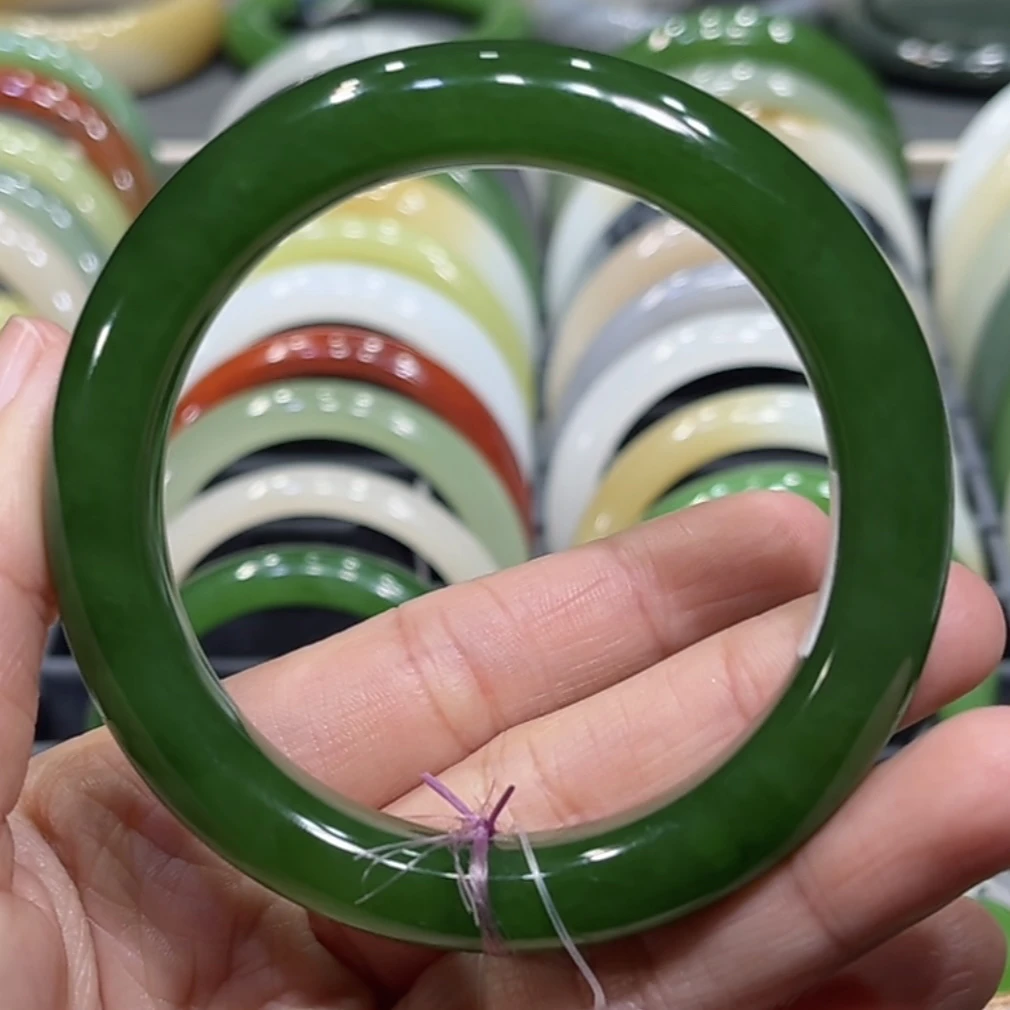 和田玉俄料碧玉辣阳绿手镯55-56圈口