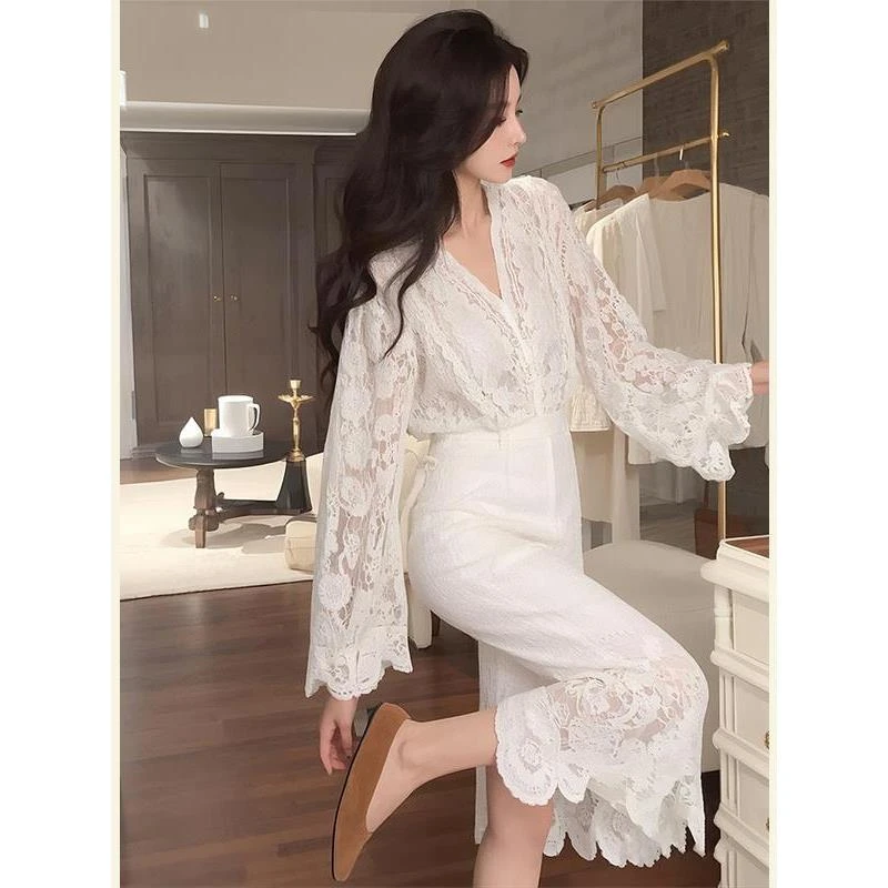 早秋富家千金感穿搭轻奢高级感名媛高端小香风白色蕾丝衬衫套装裙