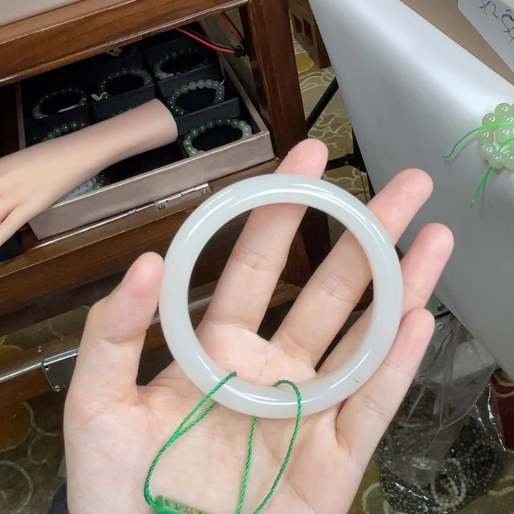 和田玉未镶嵌手镯57