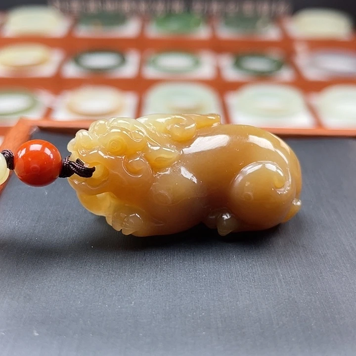 和田玉（糖玉）颈饰未镶嵌貔貅