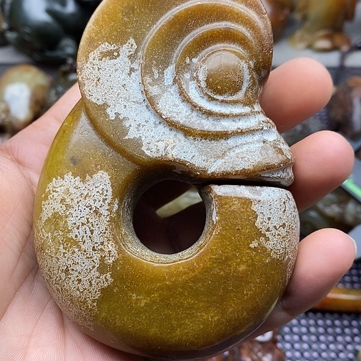 未镶嵌蛇纹石玉颈饰