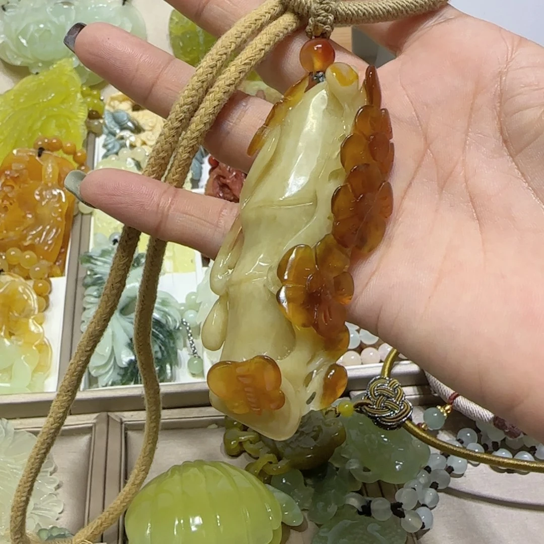未镶嵌蛇纹石玉吊坠