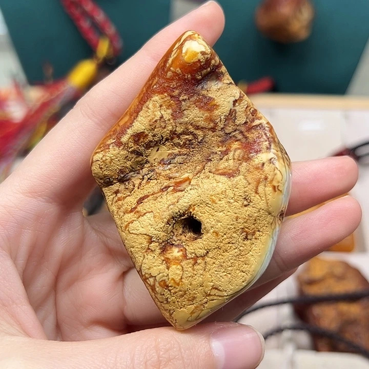 琥珀珠宝奇石未镶嵌