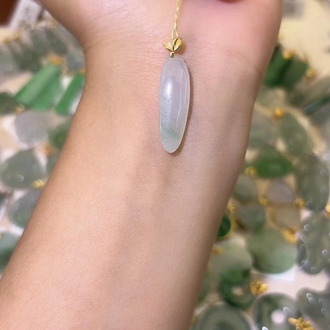 翡翠18K金镶嵌颈饰福瓜