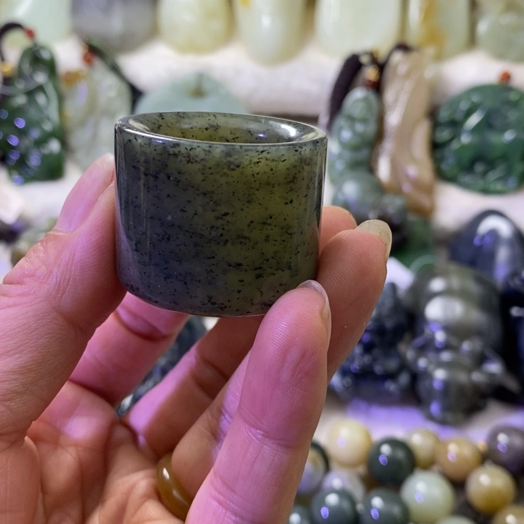 和田玉未镶嵌挂件啤*哥