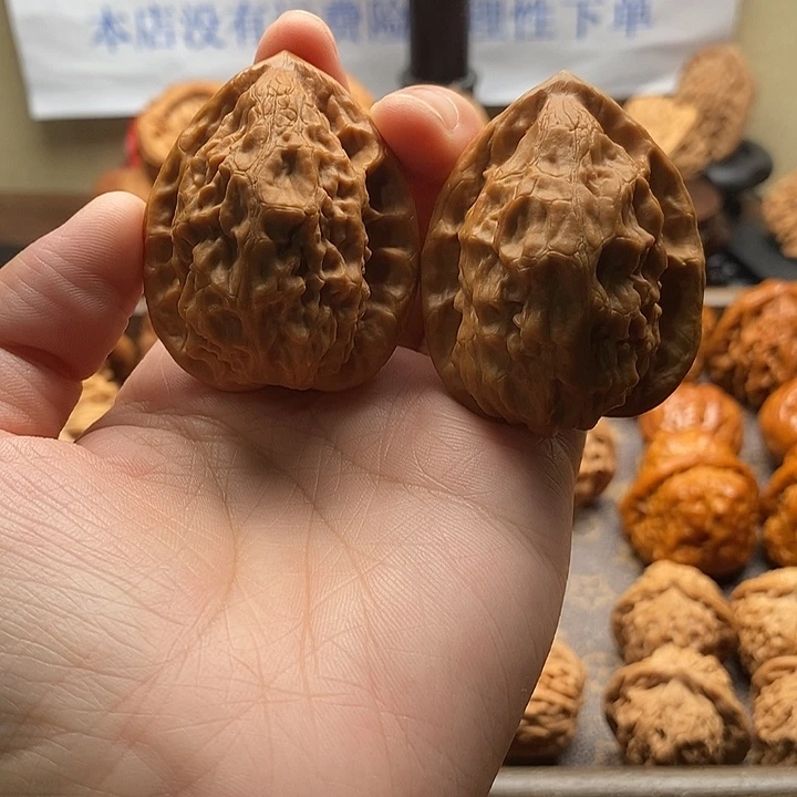 文玩核桃吊坠大*岸尺寸