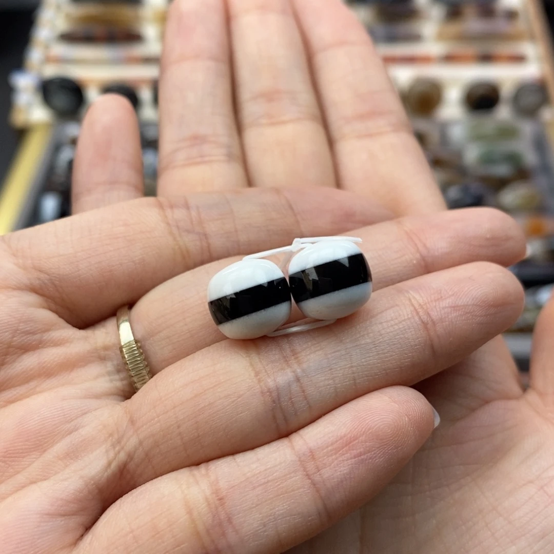 卛***呼未镶嵌颈饰玛瑙/玉髓