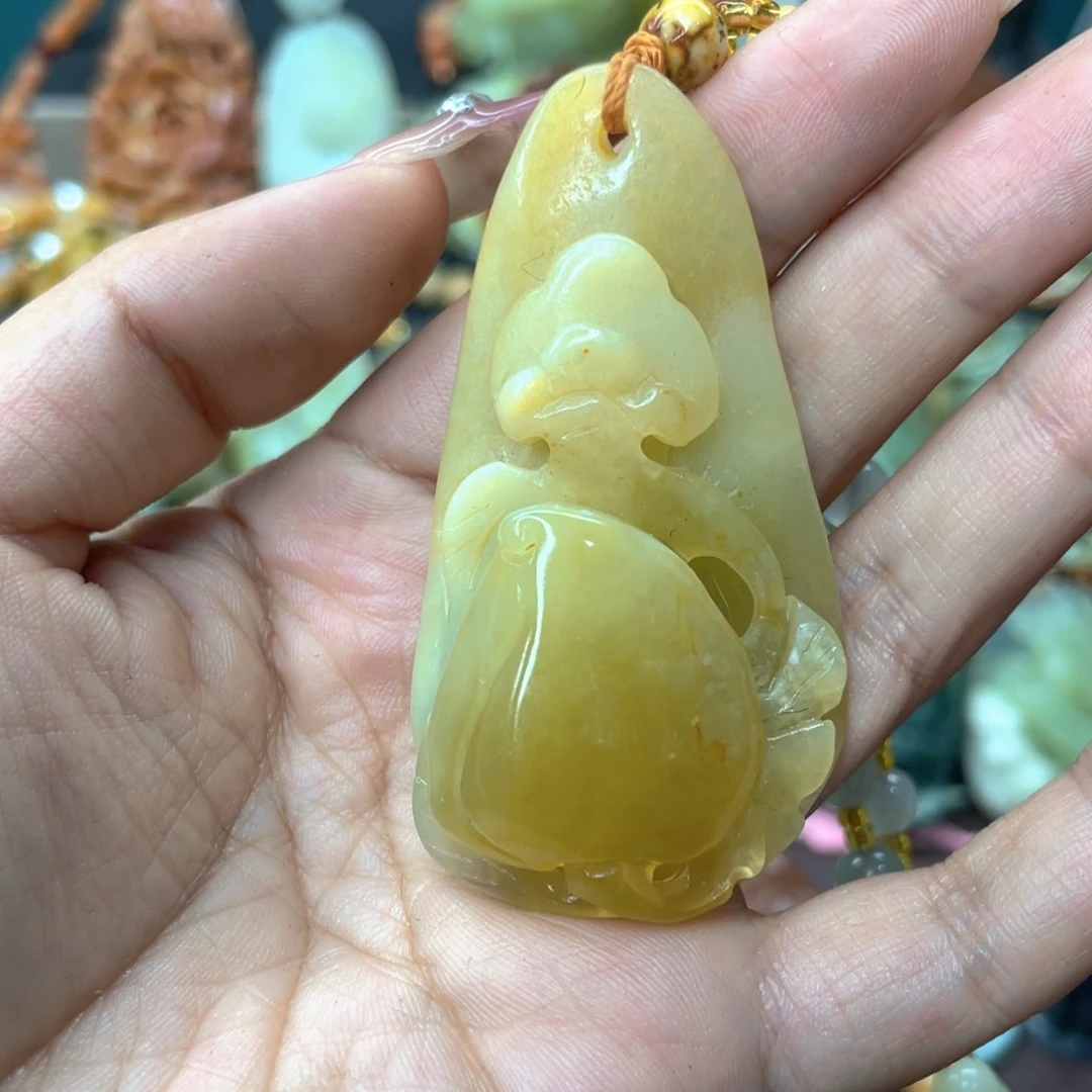 蛇纹石玉颈饰未镶嵌