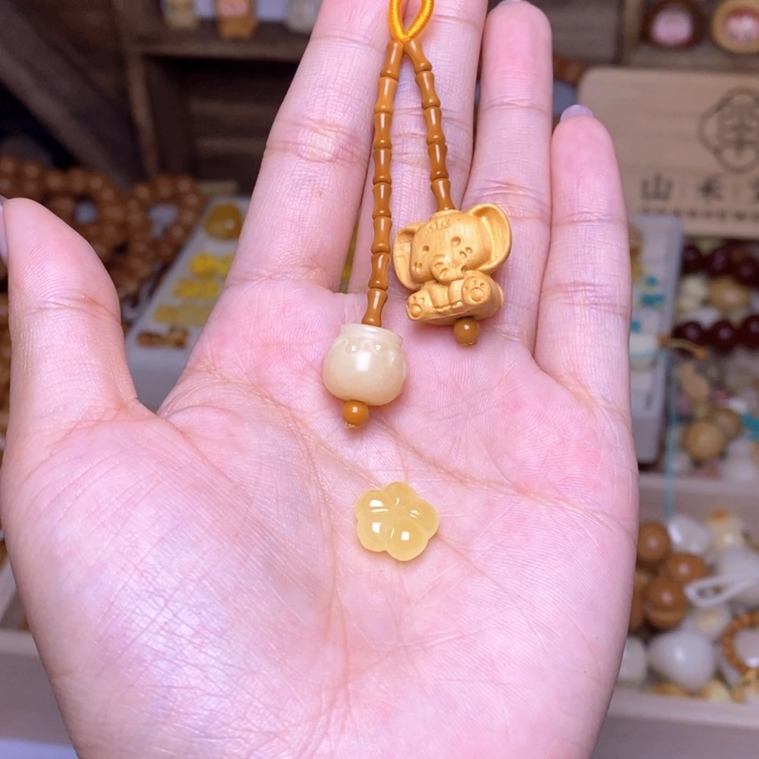 岁****猴头核桃吊坠0.41小花，竹节提溜
