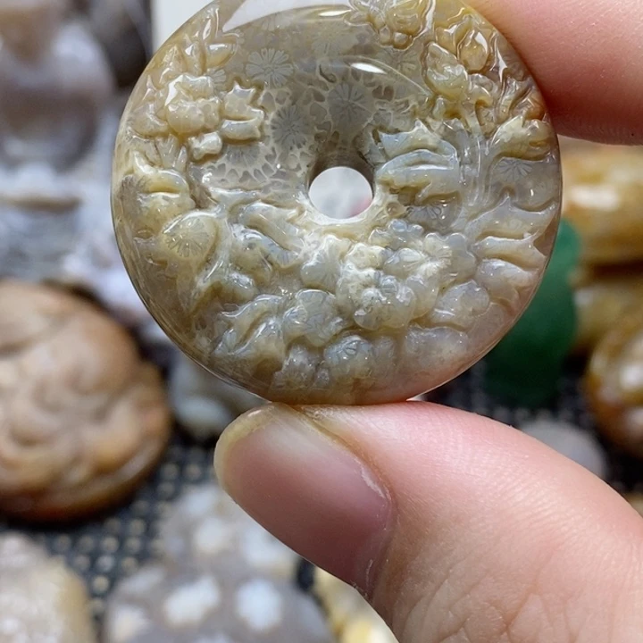 硅化珊瑚（珊瑚玉）颈饰未镶嵌