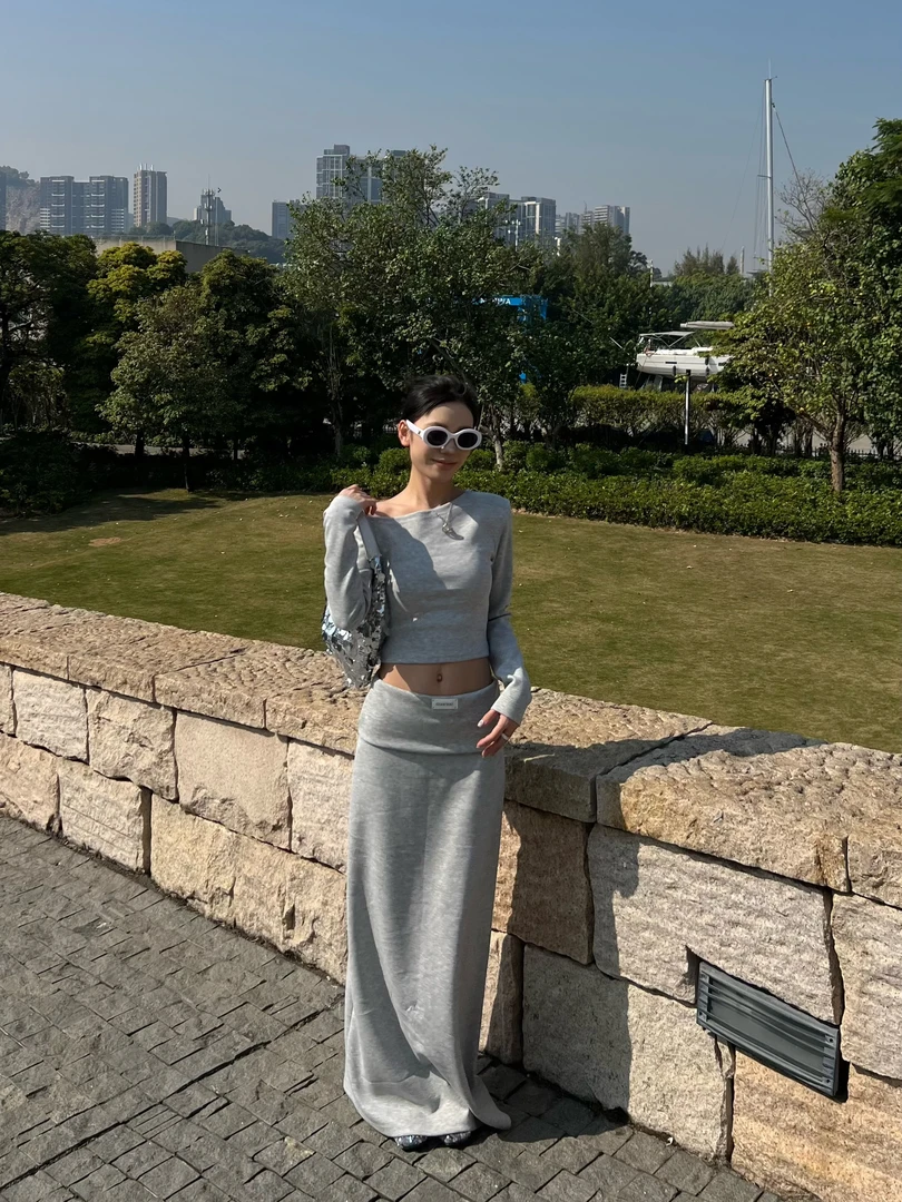 时尚露肩斜肩长袖上衣长裙女性两件套装性感辣妹小众半身裙套装