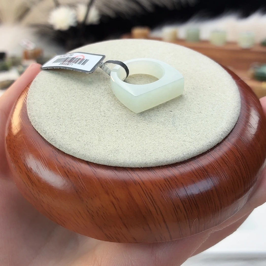 和田玉未镶嵌戒指白色马鞍16.5mmj119