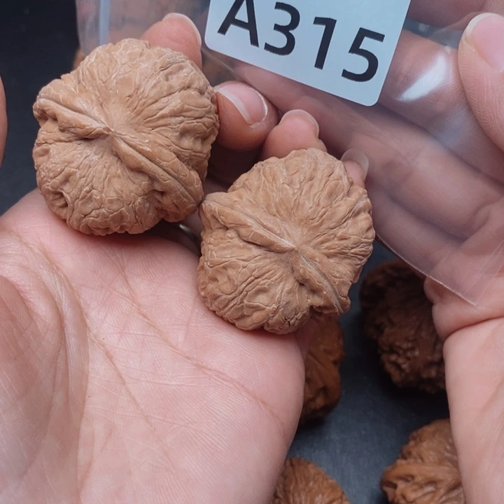 文玩核桃吊坠315元宝