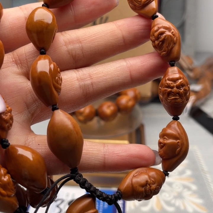 橄榄核手串雕刻艺术