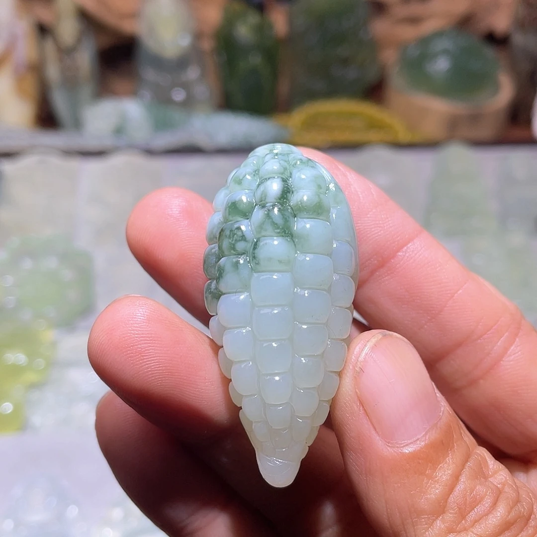 未镶嵌蛇纹石玉珠宝奇石