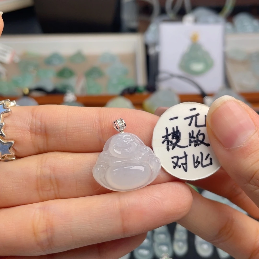 翡翠未镶嵌颈饰佛公
