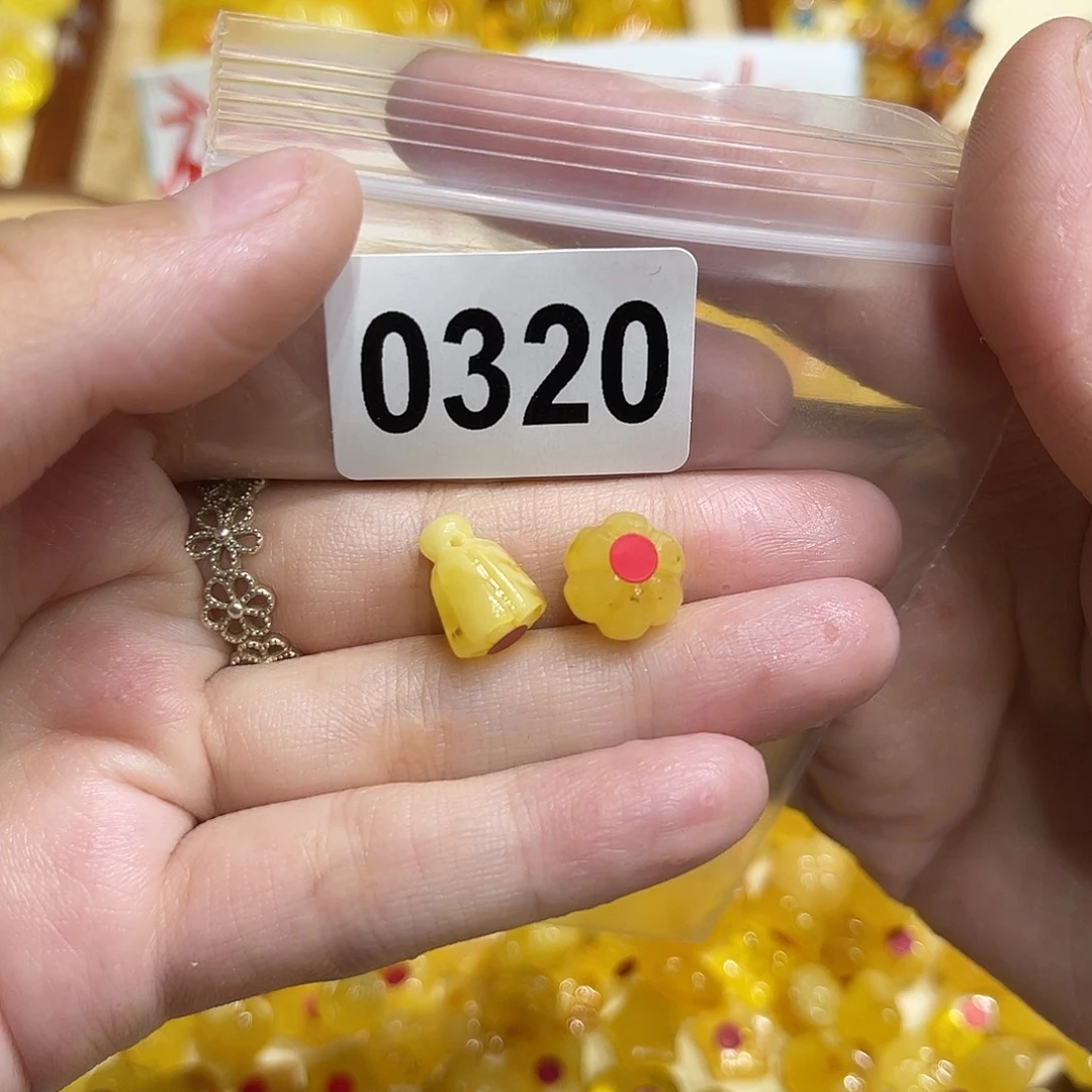 琥珀未镶嵌颈饰蜜蜡