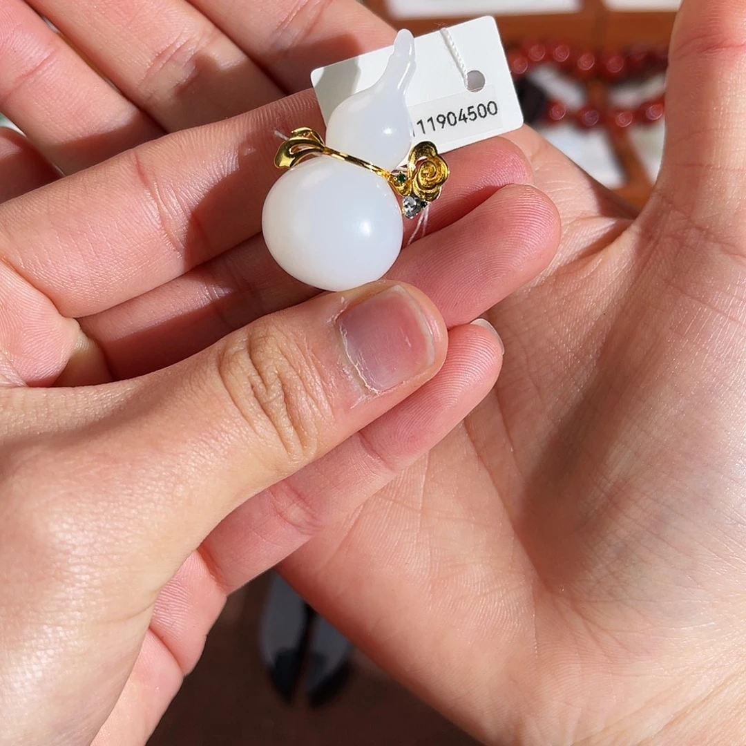 和田玉18K金镶嵌颈饰