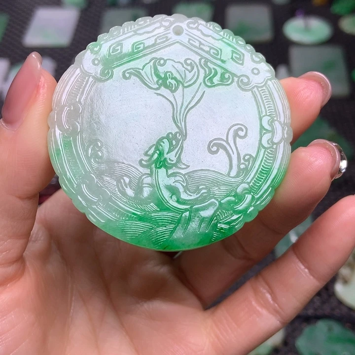 翡翠挂件未镶嵌南*