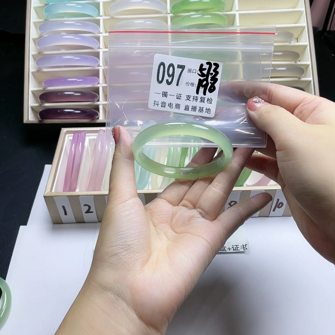 【闪购商品】手镯玛瑙/玉髓未镶嵌盛**刘