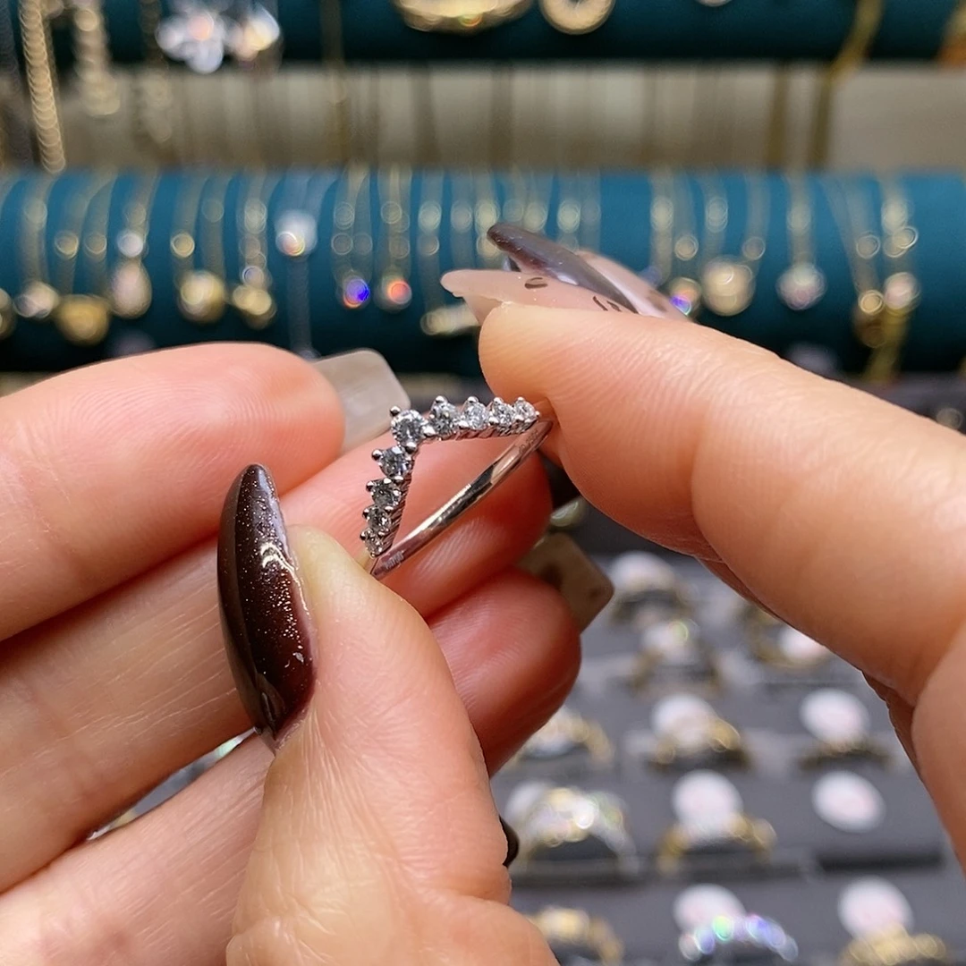 钻石戒指18K金镶嵌天然钻石