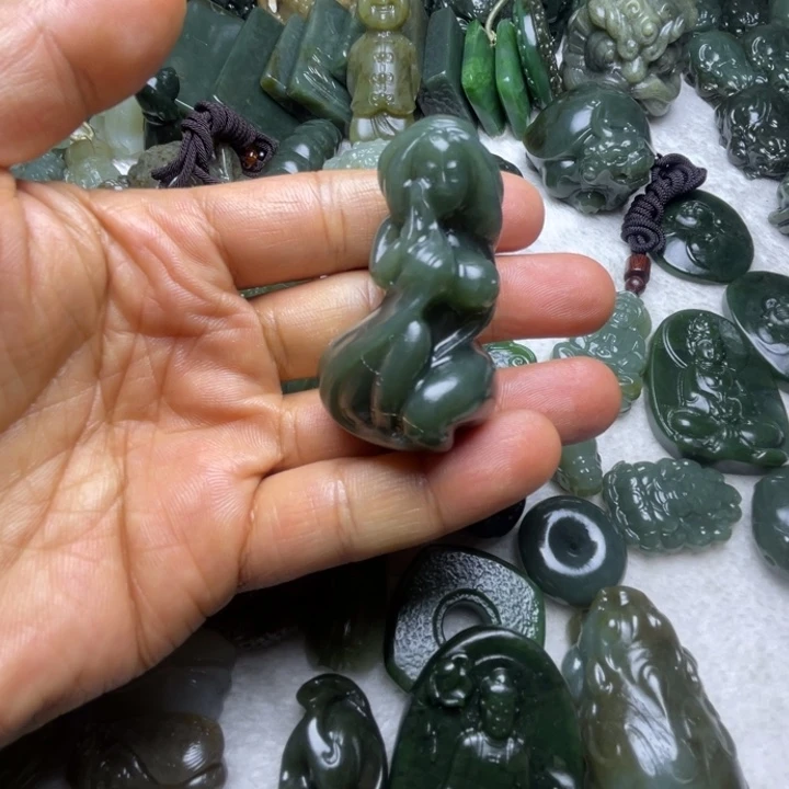 文***武和田玉未镶嵌颈饰