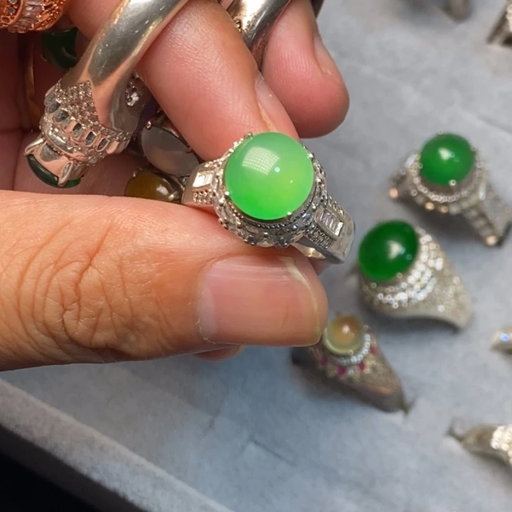 翡翠未镶嵌戒指甜绿正圆戒指