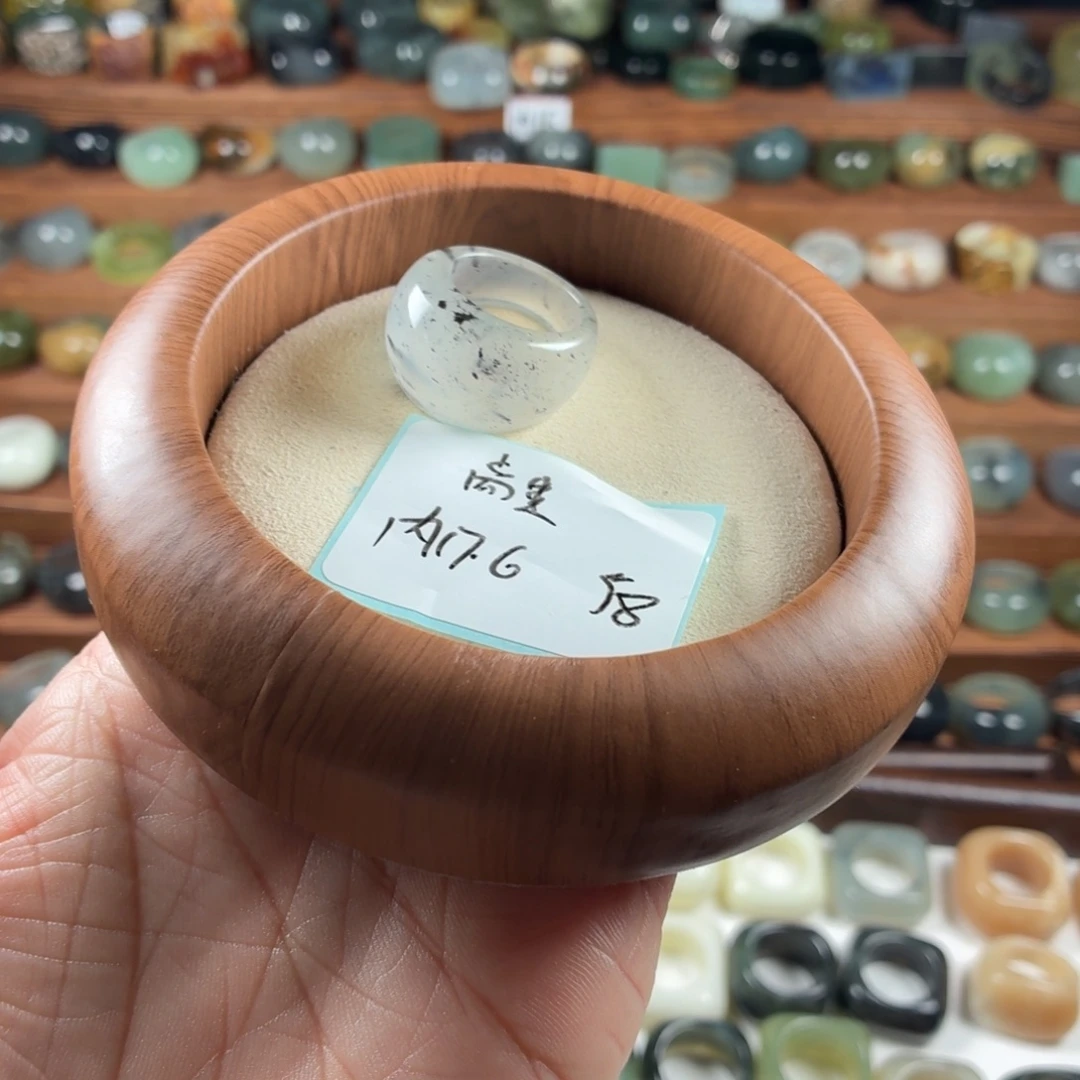 商***l蛇纹石玉未镶嵌戒指